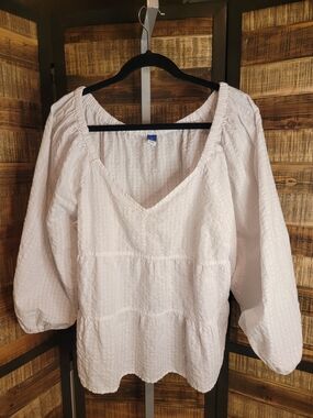 Old Navy White Textured V-Neck Blouse